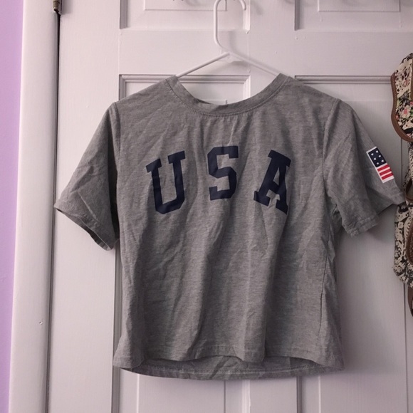 cute, somewhat cropped, USA t shirt - Picture 1 of 1
